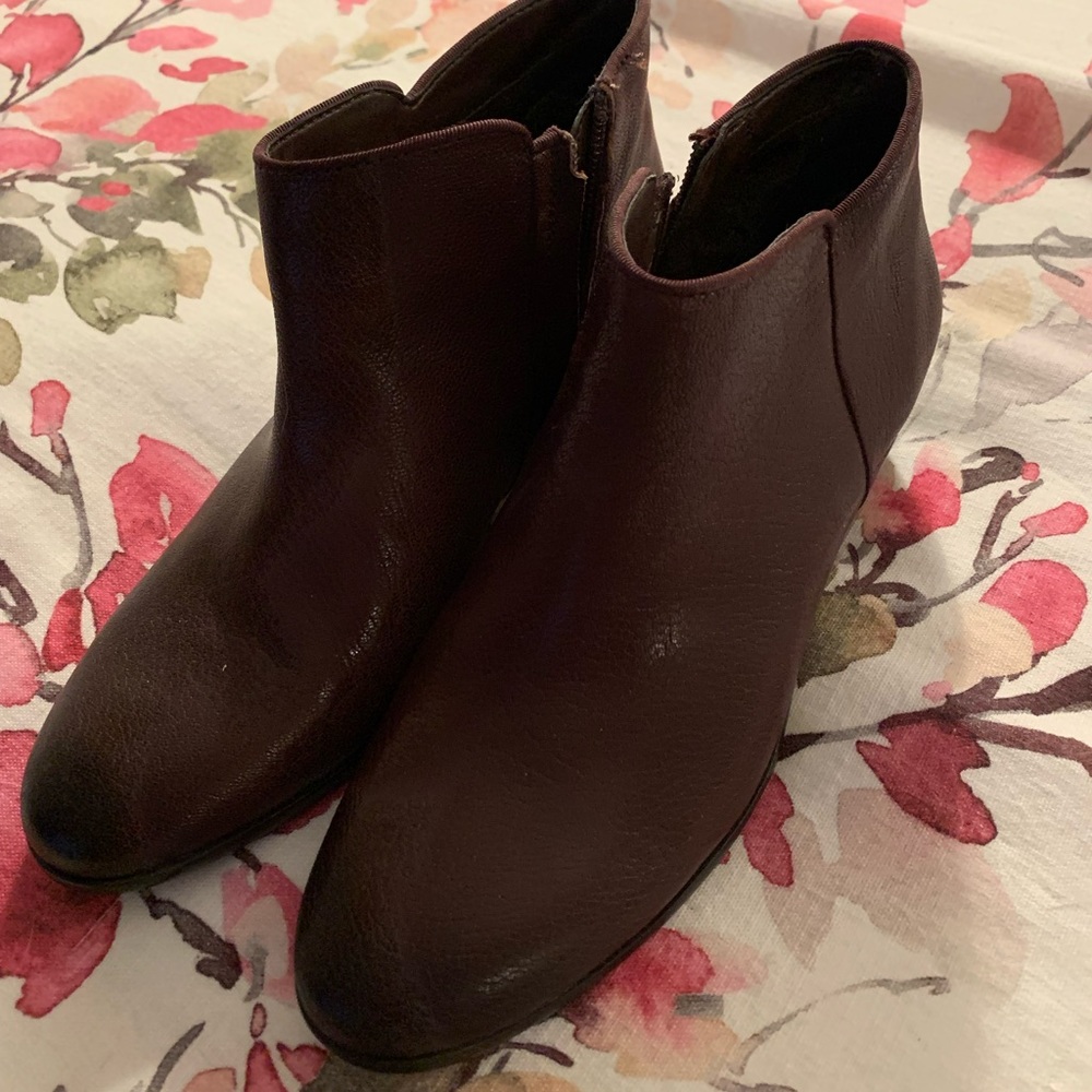 Beautiful rich brown NWT Sam Edelman booties!